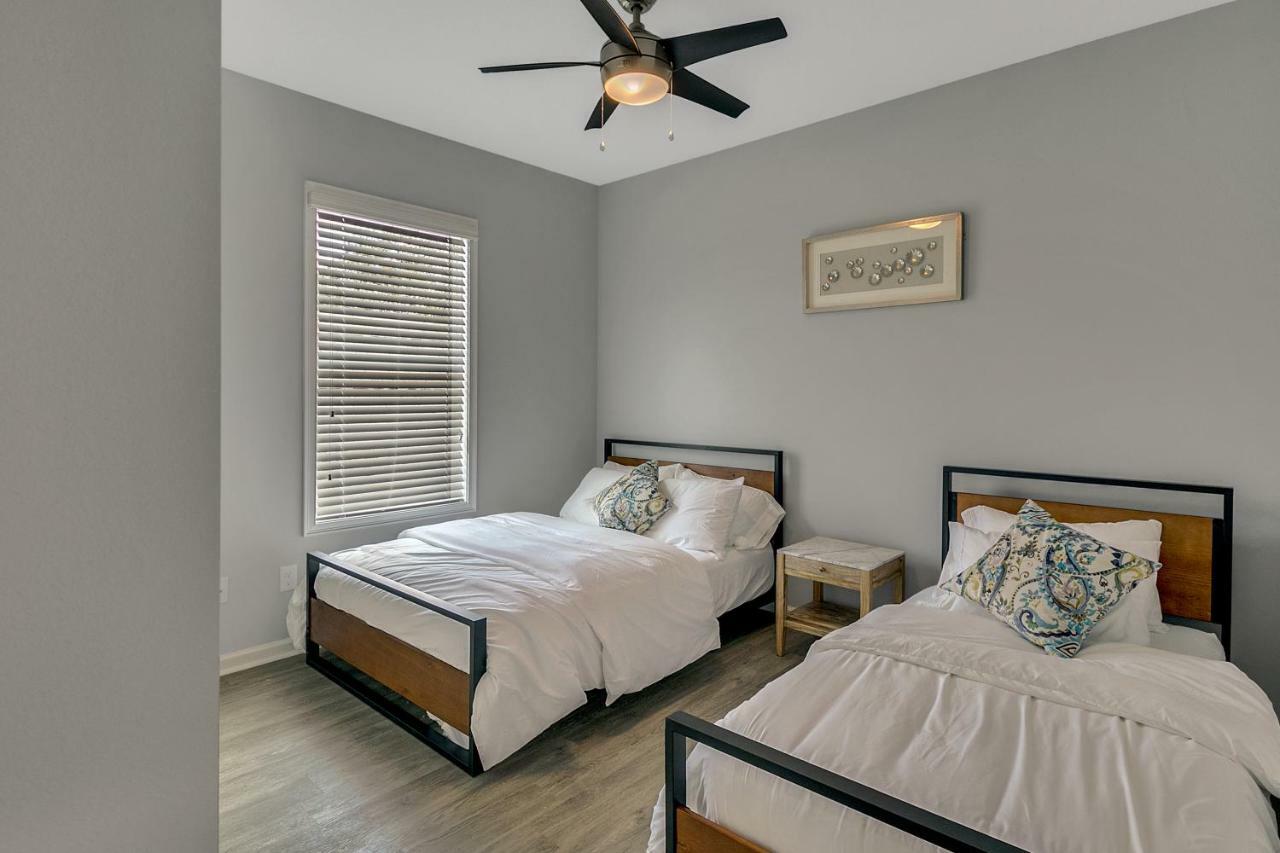 New 3/2 Duplex Minutes From Heart Of -unit B Tampa