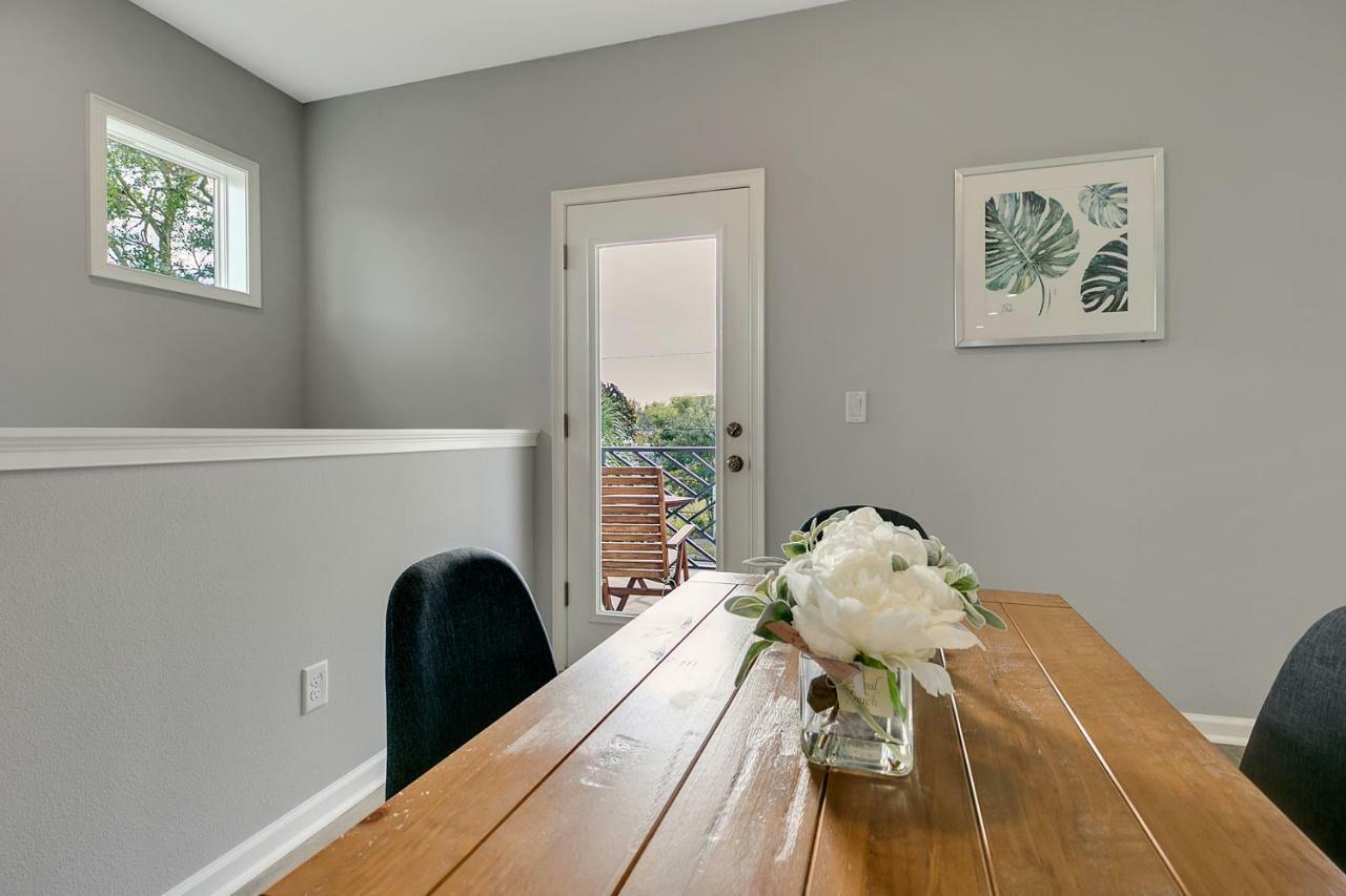 New 3/2 Duplex Minutes From Heart Of -unit B * Tampa