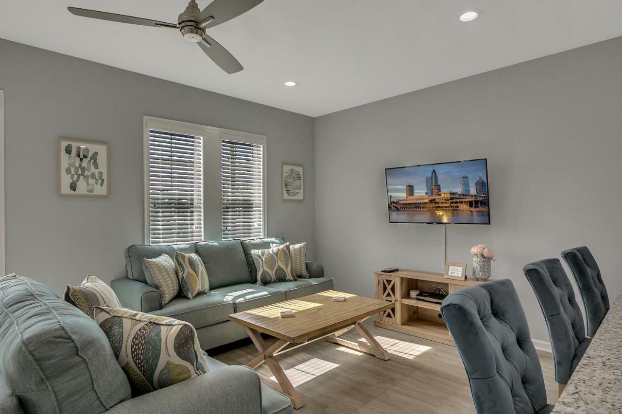 New 3/2 Duplex Minutes From Heart Of -unit B Apartment