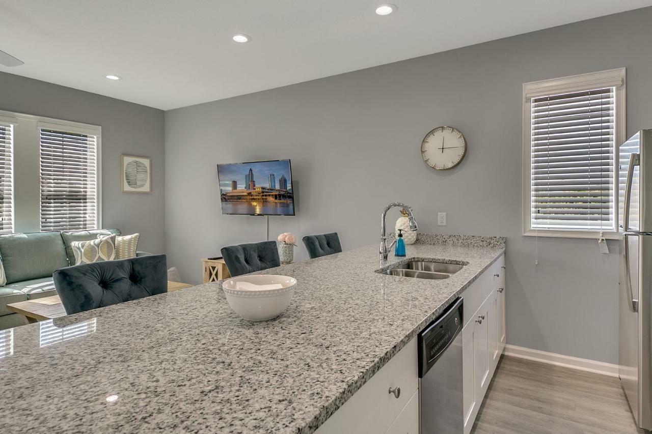 Apartment New 3/2 Duplex Minutes From Heart Of -unit B *