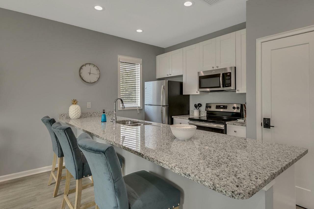 New 3/2 Duplex Minutes From Heart Of -unit B