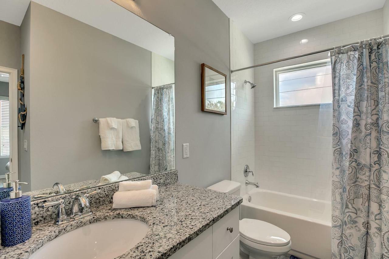 New 3/2 Duplex Minutes From Heart Of -unit B Apartment Tampa