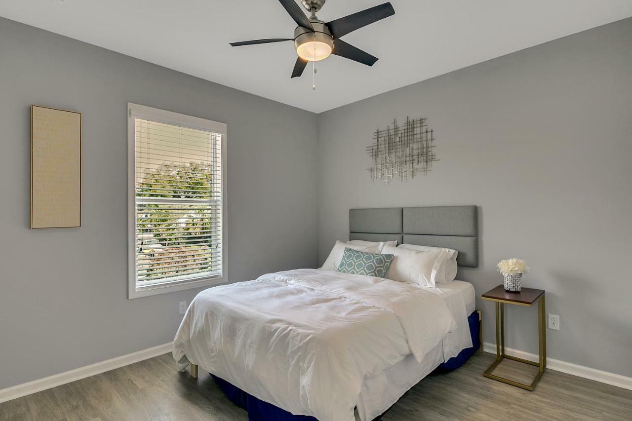 New 3/2 Duplex Minutes From Heart Of -unit B Tampa