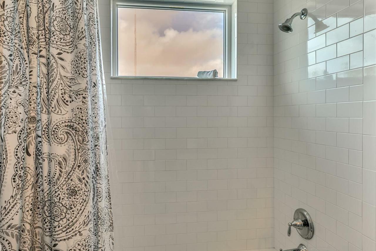 New 3/2 Duplex Minutes From Heart Of -unit B *