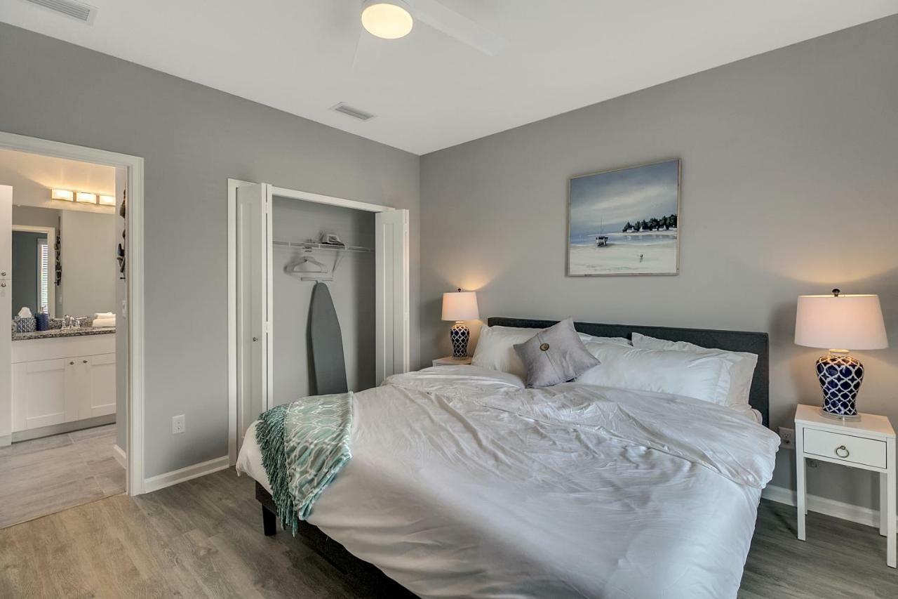 New 3/2 Duplex Minutes From Heart Of -unit B Apartment *