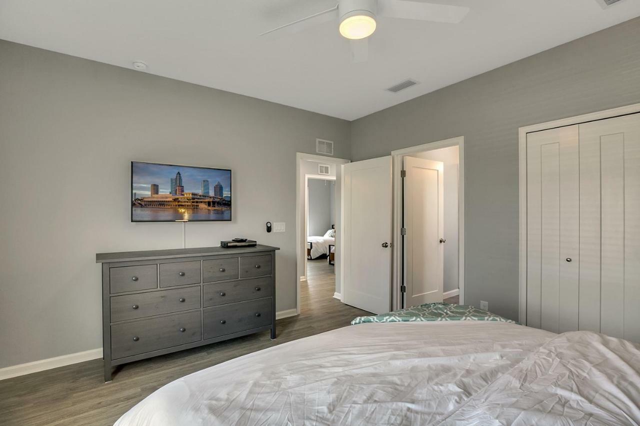 New 3/2 Duplex Minutes From Heart Of -unit B * Tampa