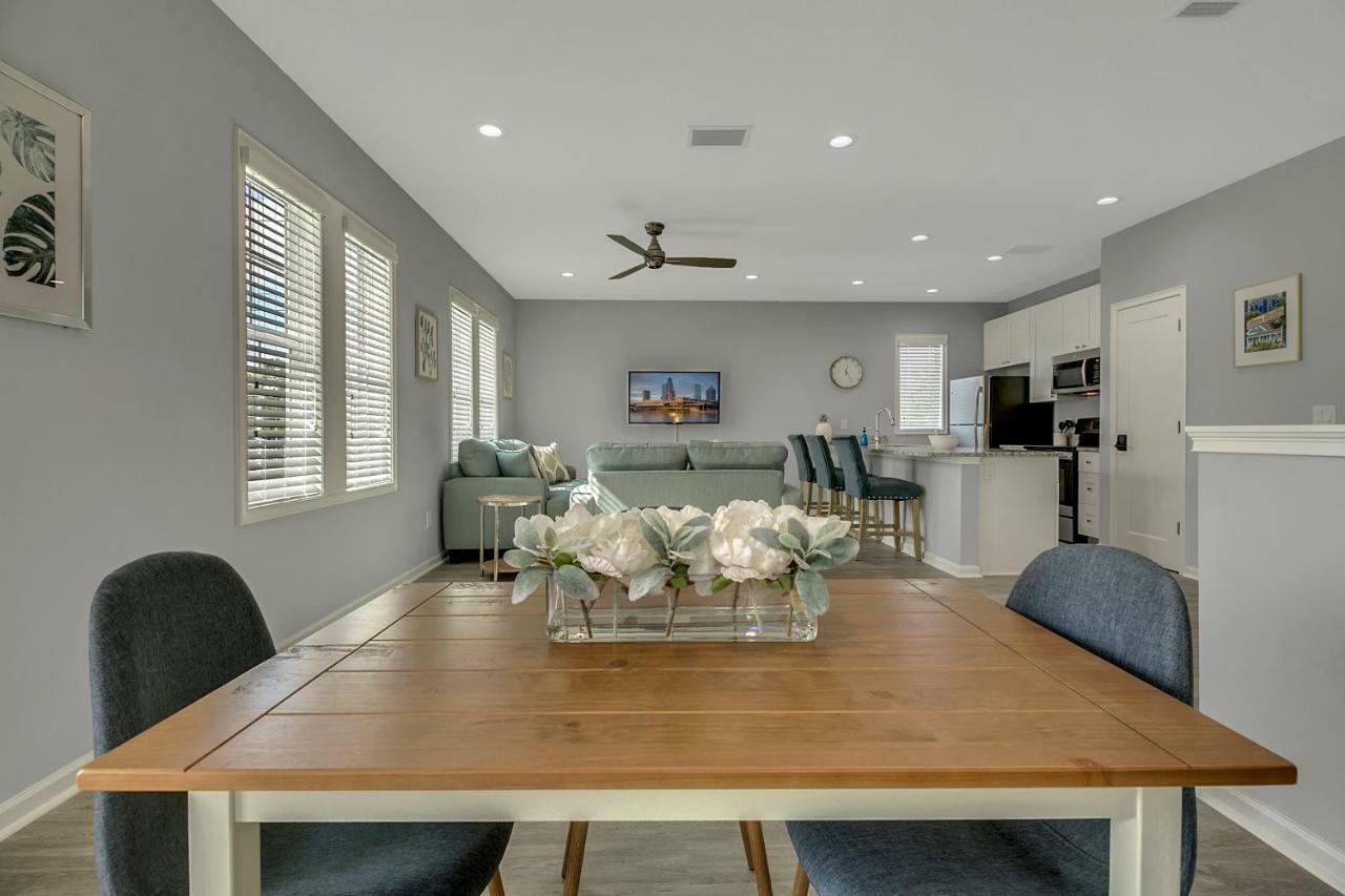 New 3/2 Duplex Minutes From Heart Of -unit B Apartment